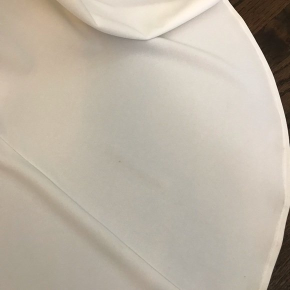 NOEL AND JEAN White Off The Shoulder Gown 🤍 - Picture 6 of 8